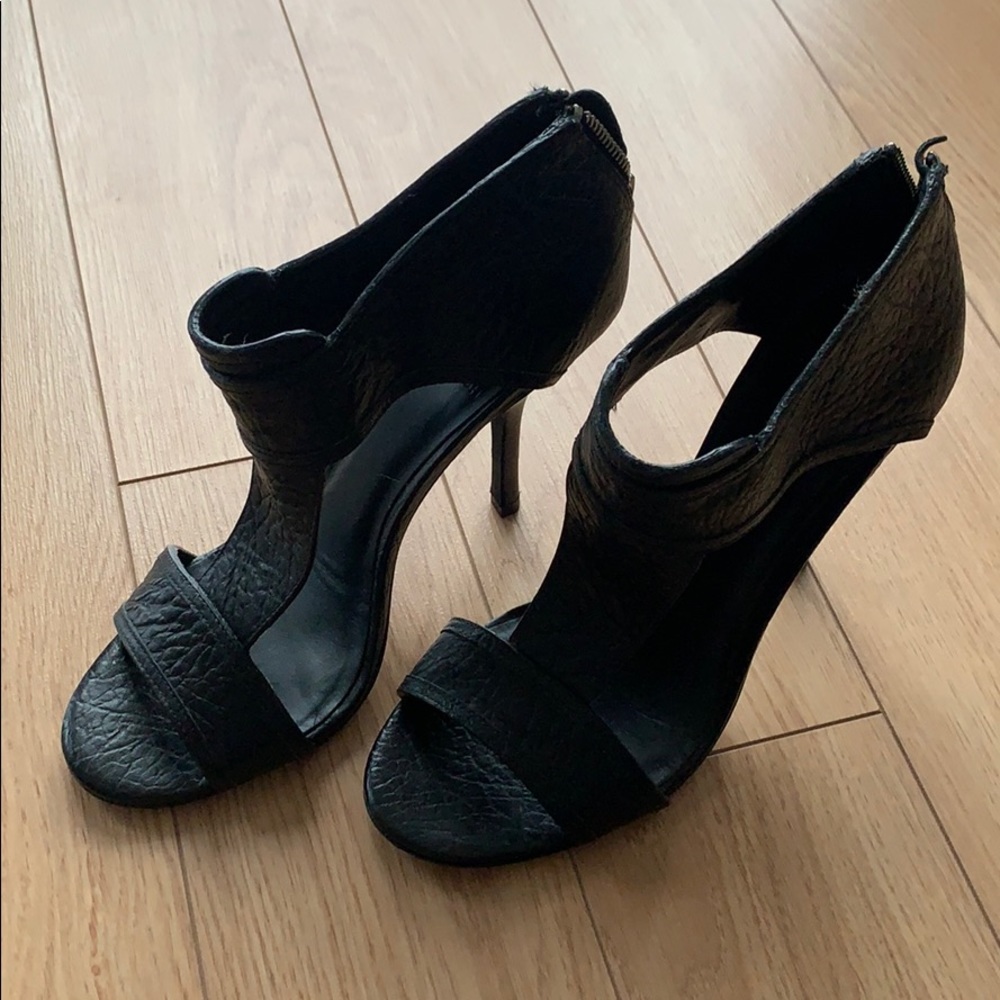 Tory Burch black leather t-strap sandal